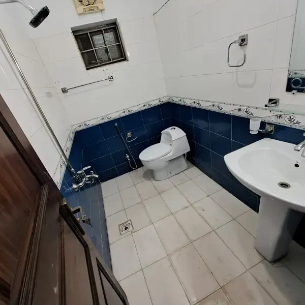 1 Kanal Triple Storey House For Sale