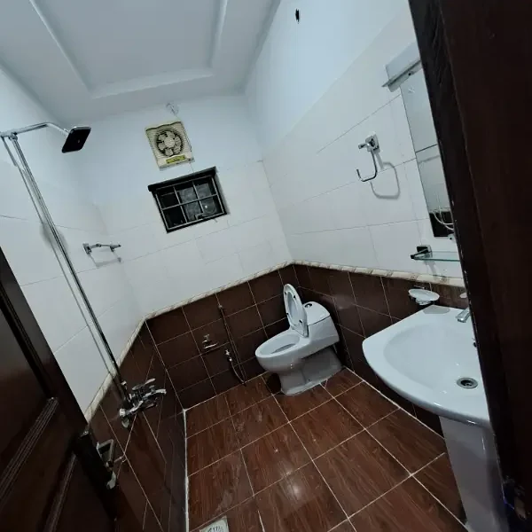 1 Kanal Triple Storey House For Sale