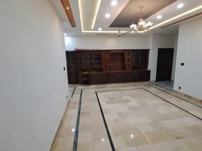 1 Kanal Triple Storey House For Sale