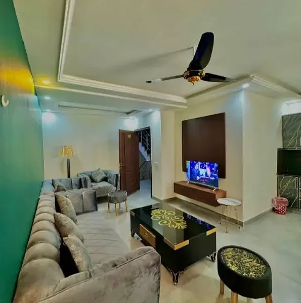 1 bed luxury apartment stay Behria town 03001893480