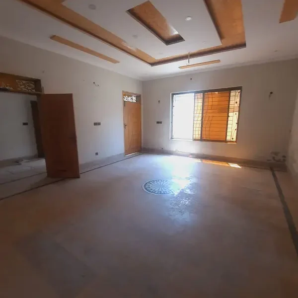 1 kanal lowar Portion for rent silent office