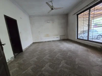 1 KANAL PRIME LOCATION OLD HOUSE UP FOR SALE