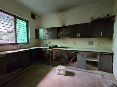 1 KANAL PRIME LOCATION OLD HOUSE UP FOR SALE
