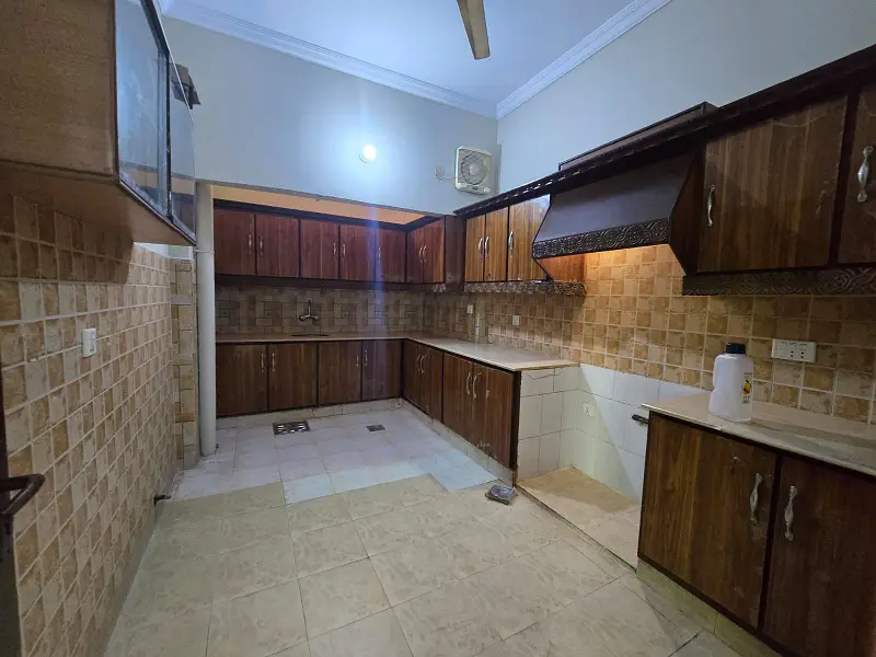10 MARLA BEST LOCATION USD HOUSE UP FOR SALE