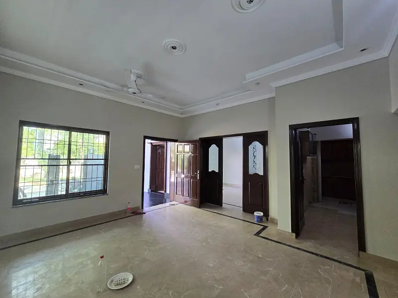 10 MARLA BEST LOCATION USD HOUSE UP FOR SALE