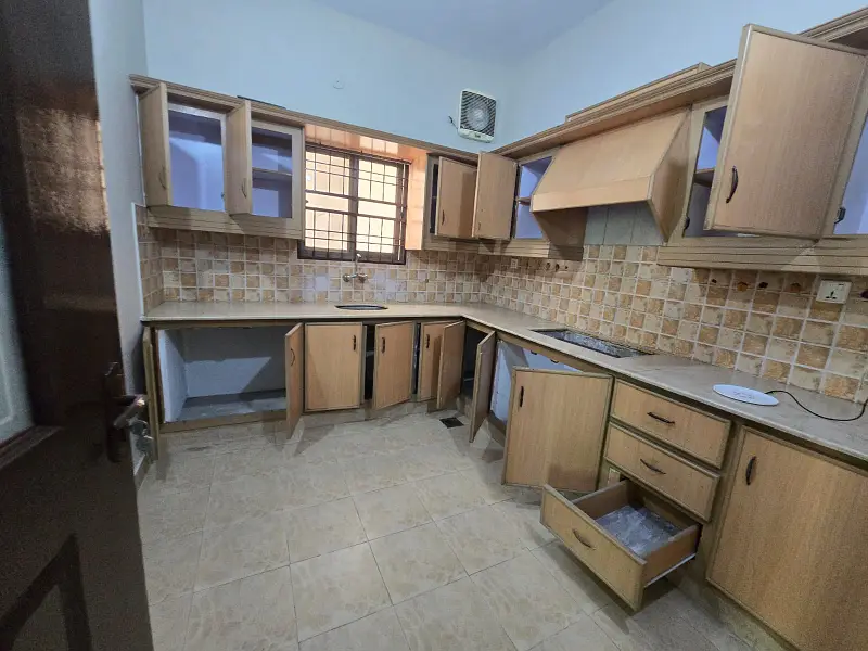 10 MARLA BEST LOCATION USD HOUSE UP FOR SALE