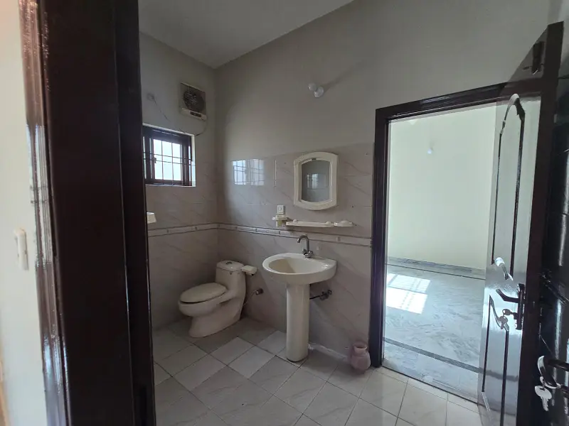 10 MARLA BEST LOCATION USD HOUSE UP FOR SALE