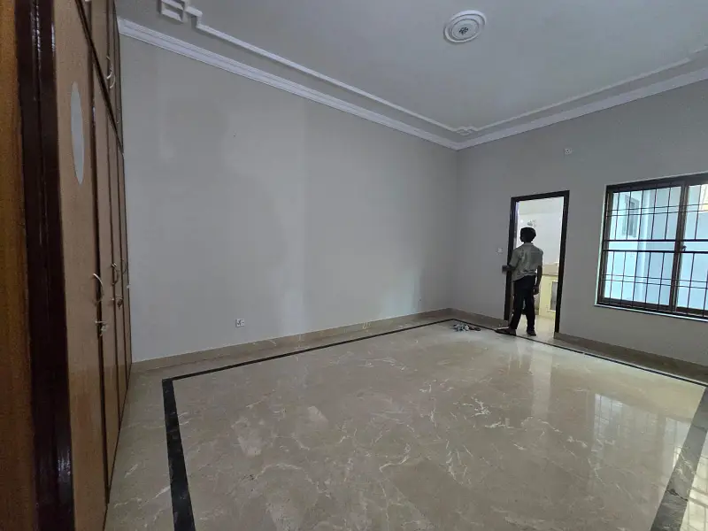10 MARLA BEST LOCATION USD HOUSE UP FOR SALE