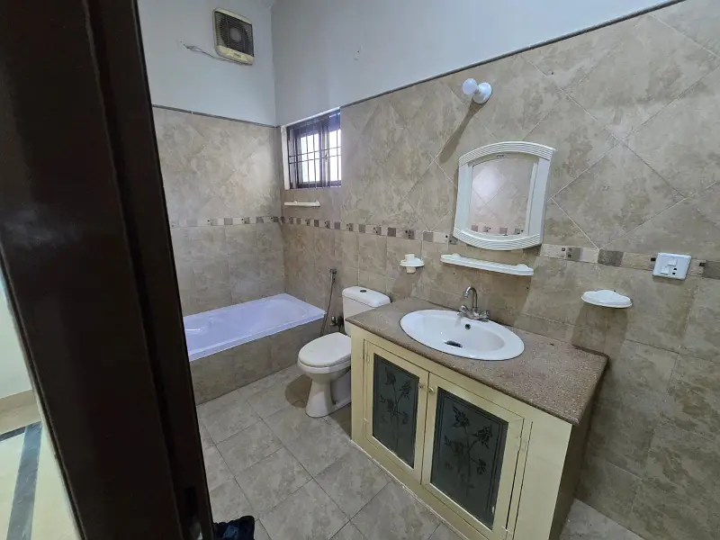 10 MARLA BEST LOCATION USD HOUSE UP FOR SALE
