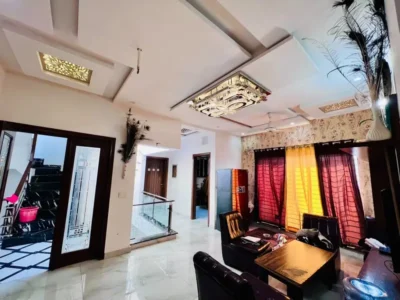 10 Marla Investors Rate House in J Block