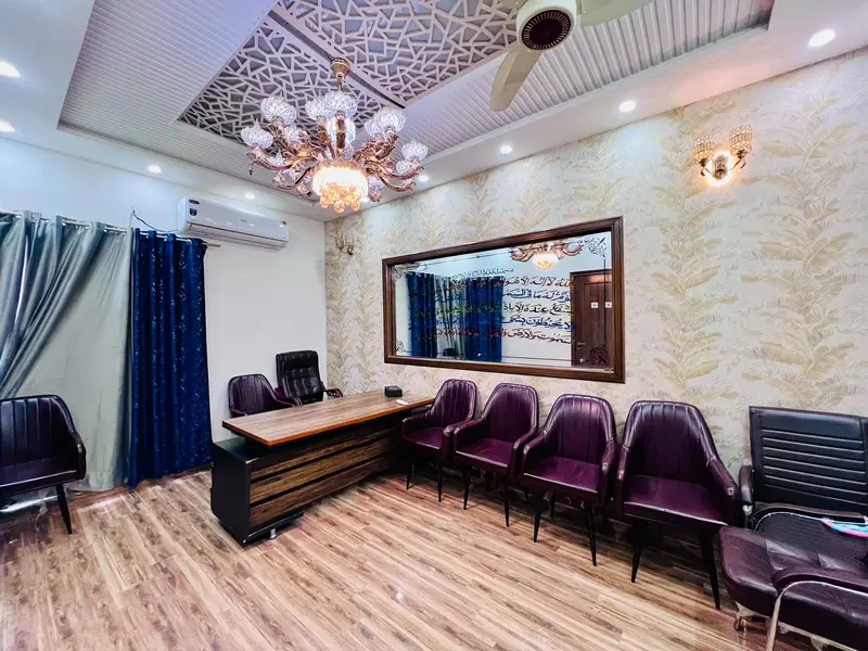 10 Marla Investors Rate House in J Block