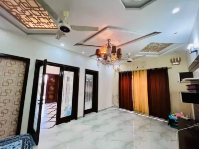 10 Marla Investors Rate House in J Block