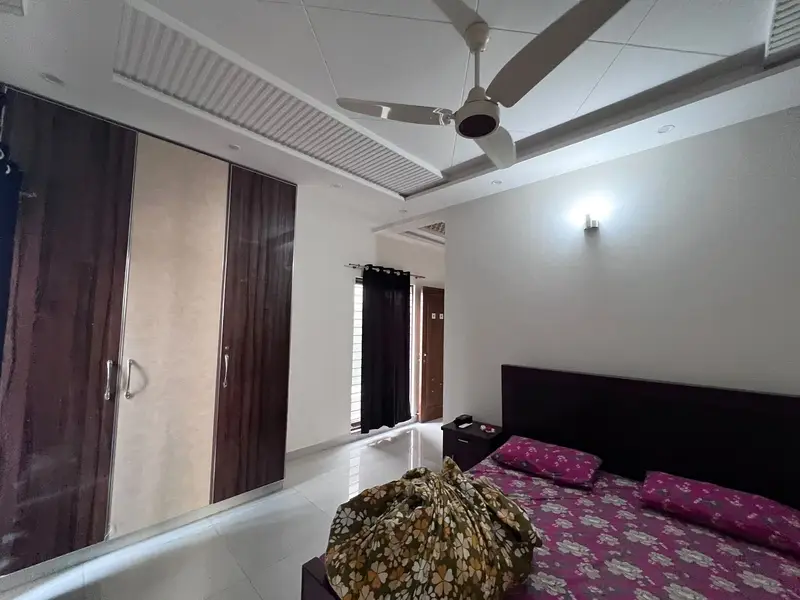 10 Marla Investors Rate House in J Block