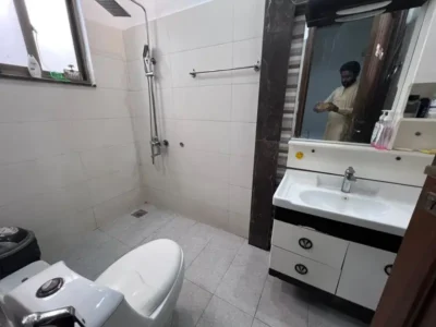 10 Marla Investors Rate House in J Block
