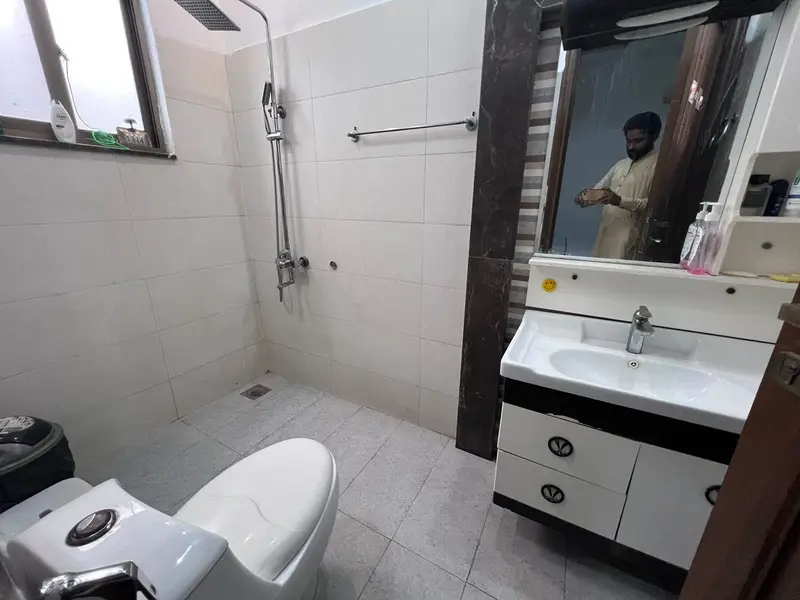 10 Marla Investors Rate House in J Block