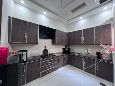 10 Marla Investors Rate House in J Block