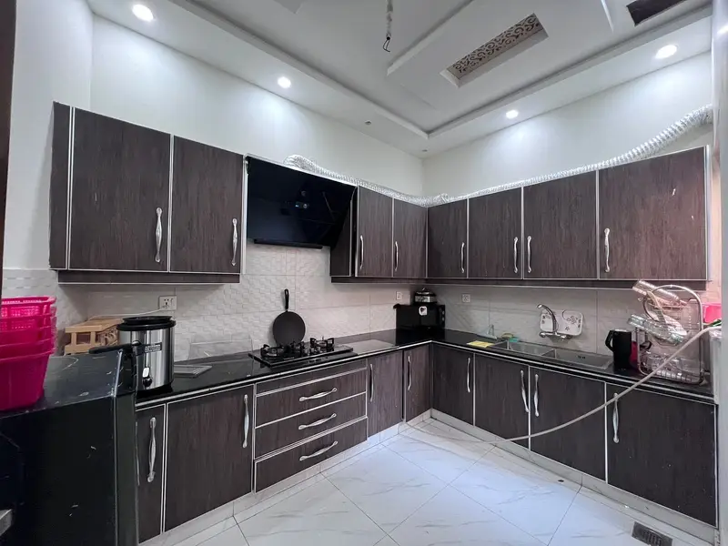 10 Marla Investors Rate House in J Block