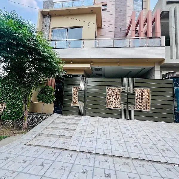 10 Marla Investors Rate House in J Block