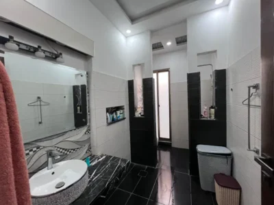10 Marla Investors Rate House in J Block