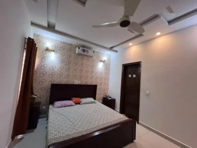 10 Marla Investors Rate House in J Block