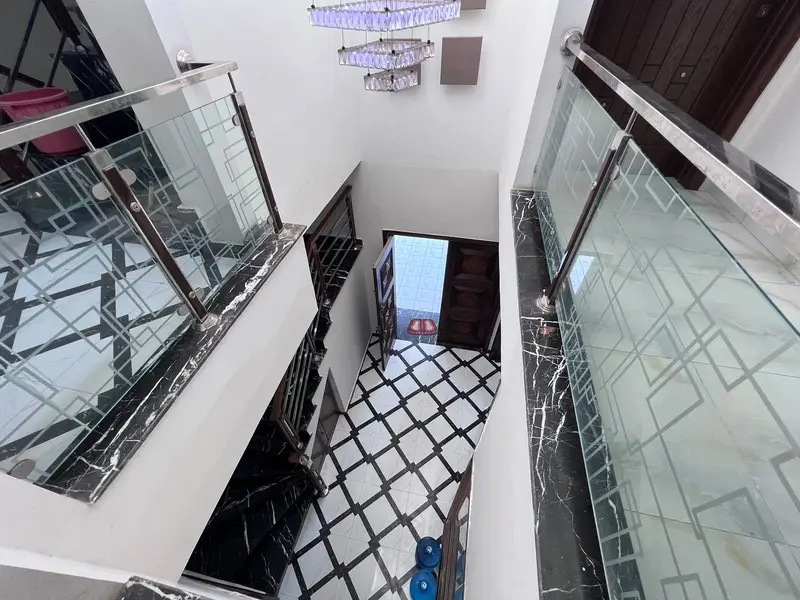 10 Marla Investors Rate House in J Block