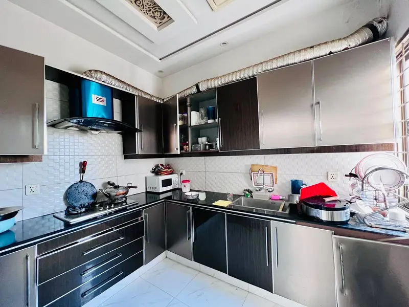 10 Marla Investors Rate House in J Block