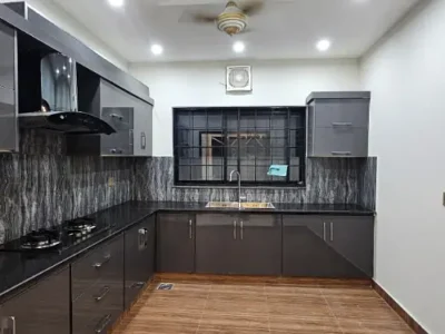 10 MARLA LIKE BRAND NEW HOUSE UP FOR SALE