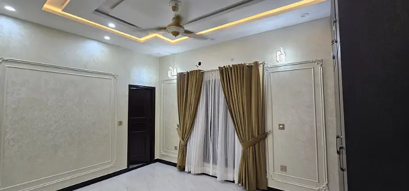 10 MARLA LIKE BRAND NEW HOUSE UP FOR SALE