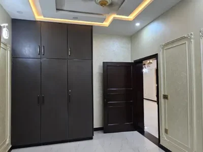10 MARLA LIKE BRAND NEW HOUSE UP FOR SALE