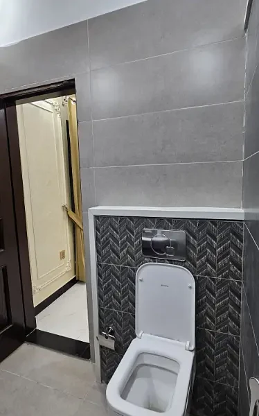 10 MARLA LIKE BRAND NEW HOUSE UP FOR SALE