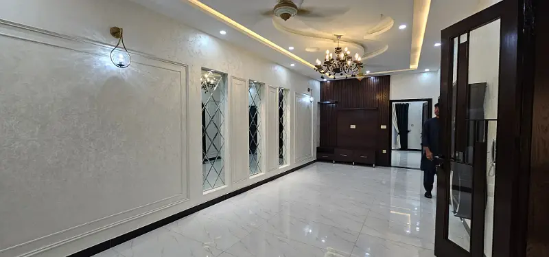10 MARLA LIKE BRAND NEW HOUSE UP FOR SALE