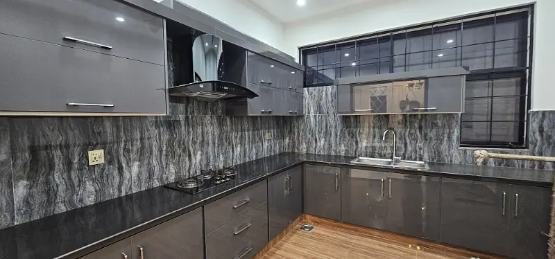10 MARLA LIKE BRAND NEW HOUSE UP FOR SALE