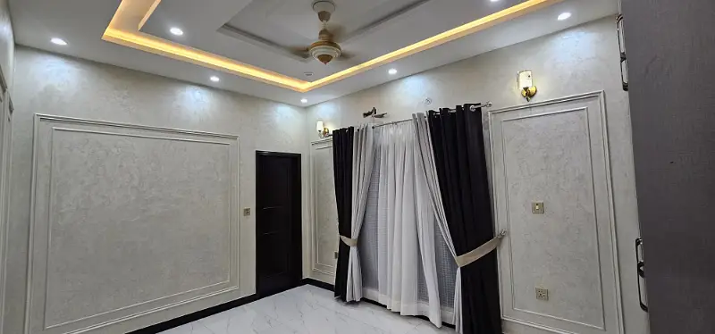 10 MARLA LIKE BRAND NEW HOUSE UP FOR SALE