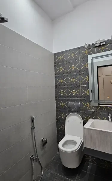 10 MARLA LIKE BRAND NEW HOUSE UP FOR SALE
