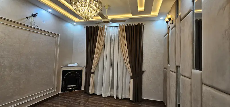 10 MARLA LIKE BRAND NEW HOUSE UP FOR SALE