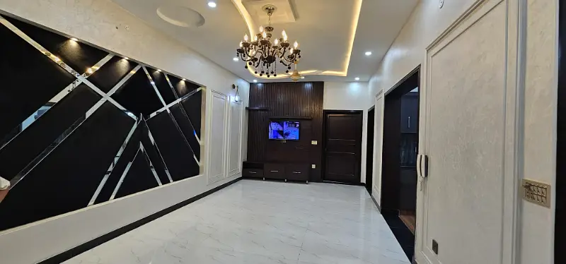 10 MARLA LIKE BRAND NEW HOUSE UP FOR SALE
