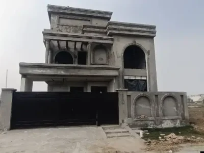 10 Marla Solid Gray Structure House For Sale.