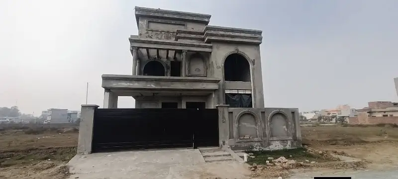 10 Marla Solid Gray Structure House For Sale.