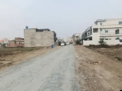 10 Marla Solid Gray Structure House For Sale.