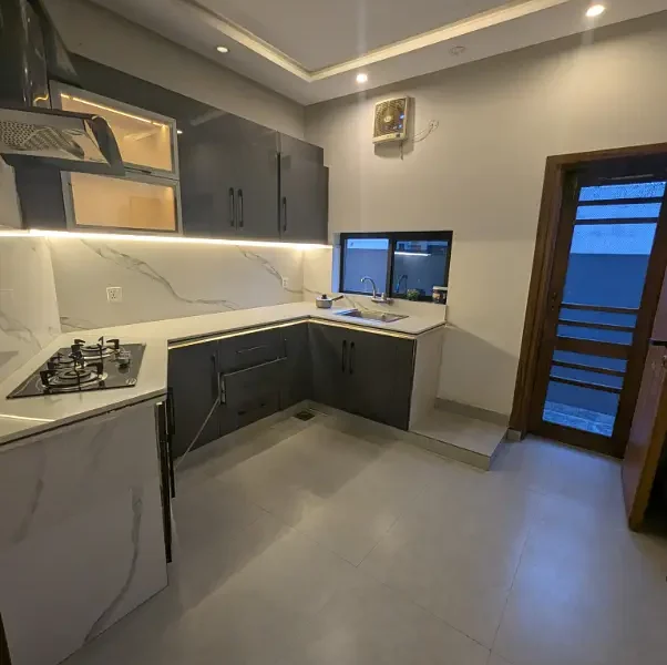 12 MARLA IDEAL LOCATION HOUSE UP FOR SALE