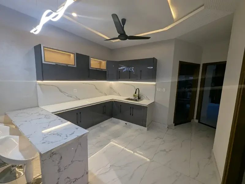 12 MARLA IDEAL LOCATION HOUSE UP FOR SALE