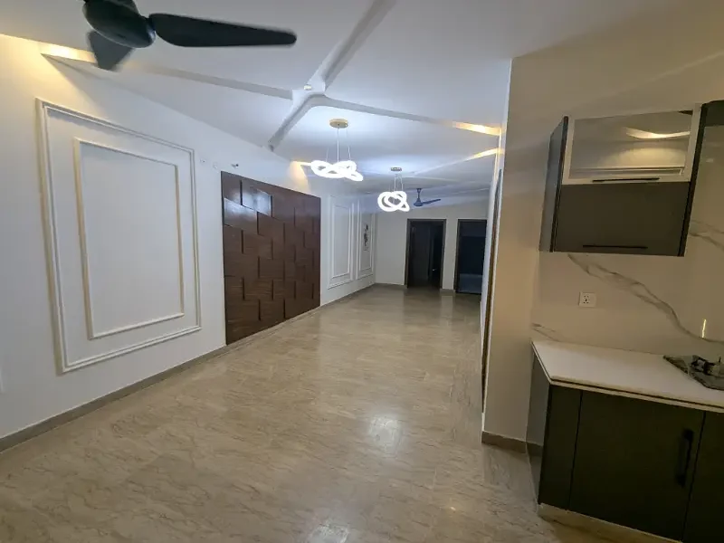 12 MARLA IDEAL LOCATION HOUSE UP FOR SALE