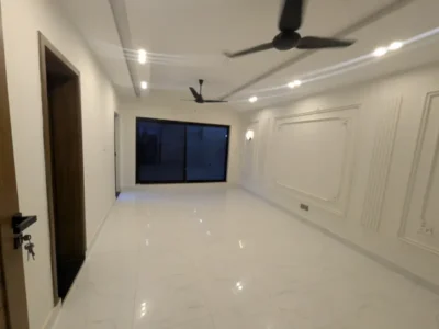 12 MARLA IDEAL LOCATION HOUSE UP FOR SALE