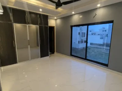 12 MARLA IDEAL LOCATION HOUSE UP FOR SALE