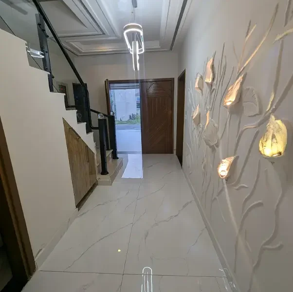 12 MARLA IDEAL LOCATION HOUSE UP FOR SALE