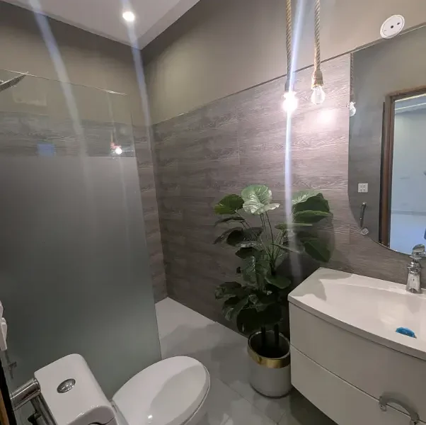 12 MARLA IDEAL LOCATION HOUSE UP FOR SALE