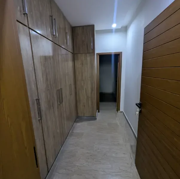 12 MARLA IDEAL LOCATION HOUSE UP FOR SALE