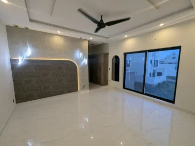 12 MARLA IDEAL LOCATION HOUSE UP FOR SALE