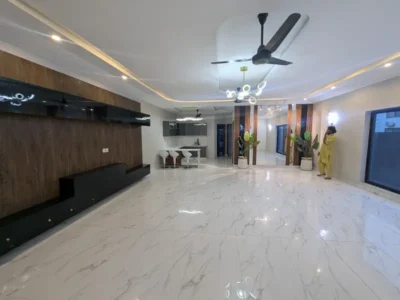 12 MARLA IDEAL LOCATION HOUSE UP FOR SALE
