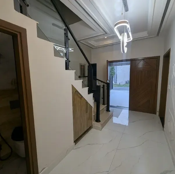 12 MARLA IDEAL LOCATION HOUSE UP FOR SALE